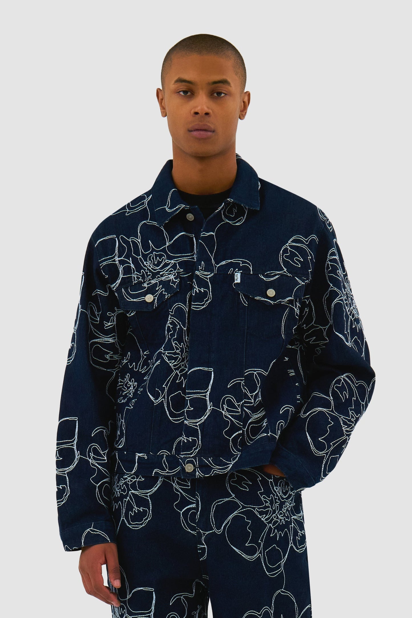 Veste brodée de fleurs